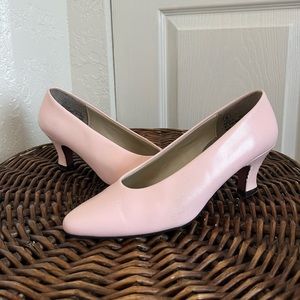 Vintage pink kitten heels